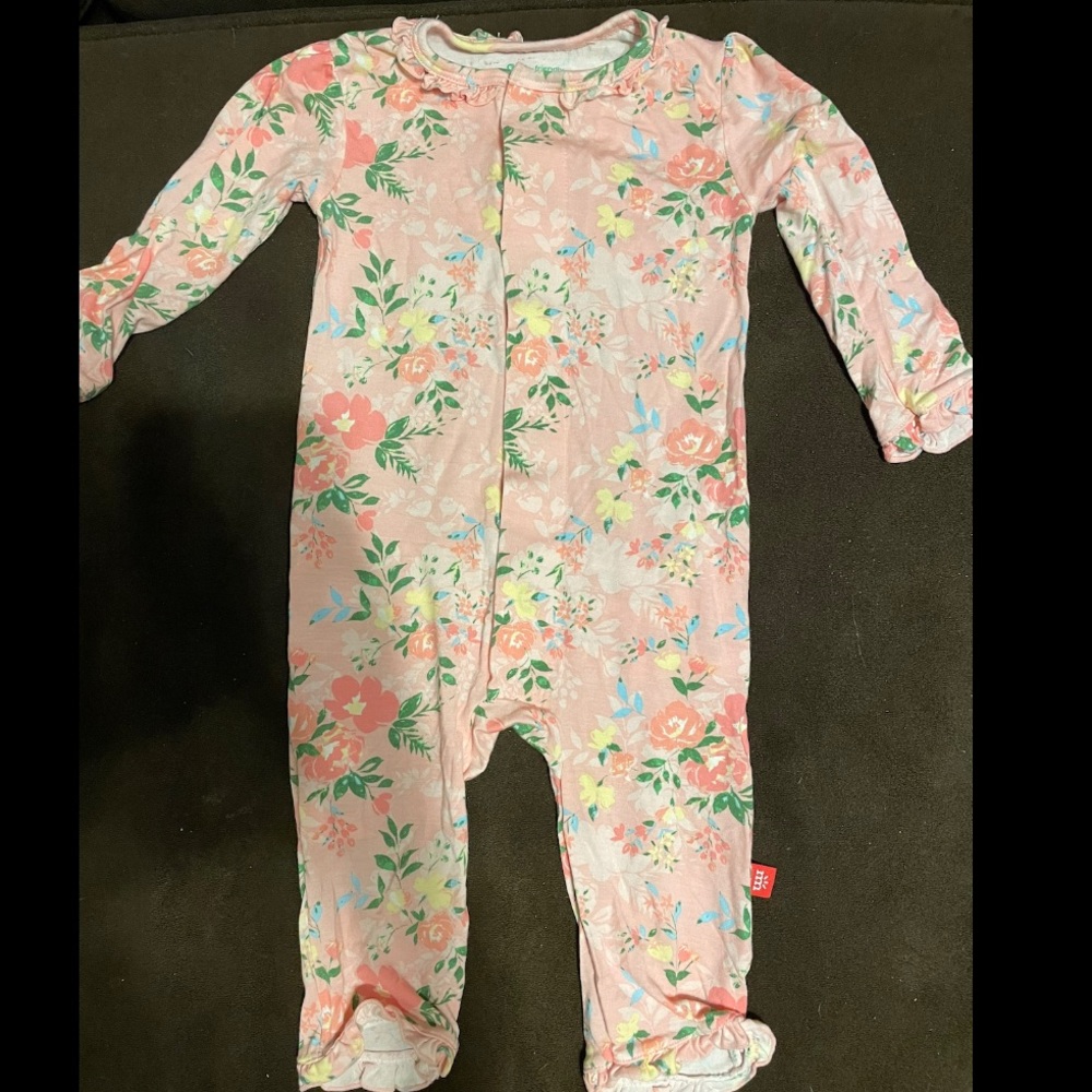 3-6 magnetic me romper/sleeper!